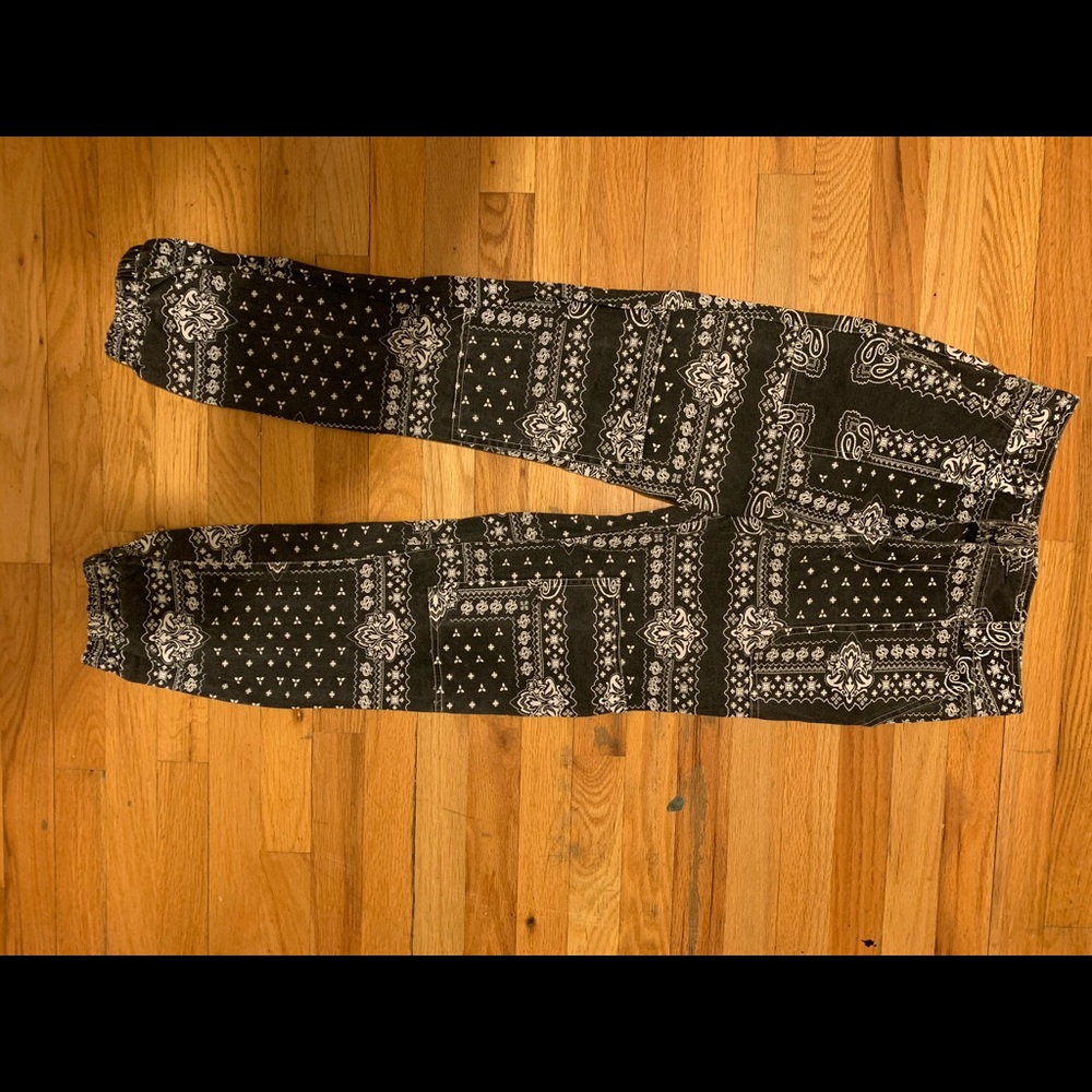 ADIKA BANDANA PRINT CARGO JOGGERS